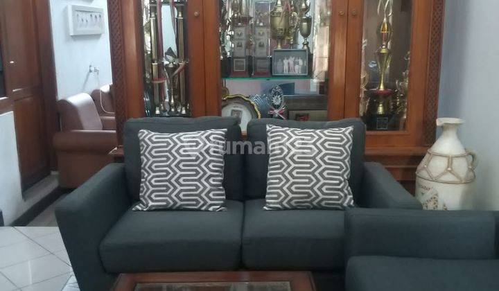ruang tamu rumah bagus unfurnished shm di