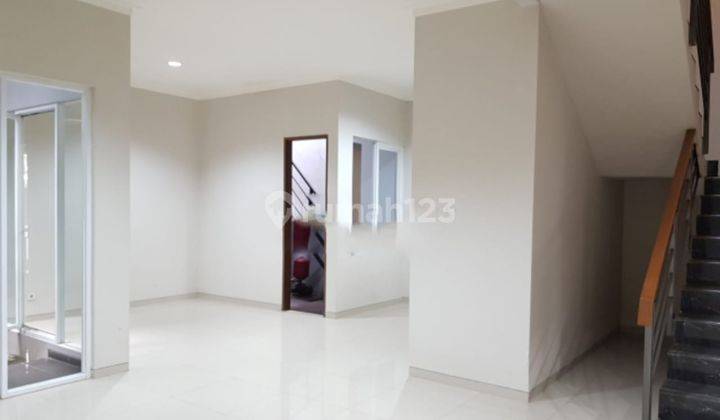 Rumah 2 Lantai Bagus Unfurnished SHM di Setrasari, Bandung 2