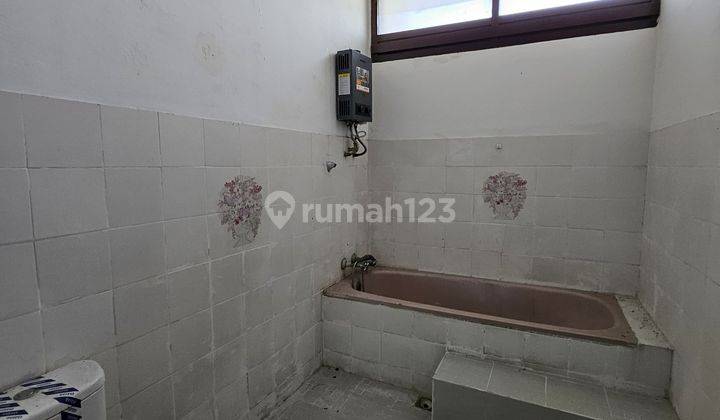 Rumah 2 Lantai Bagus Unfurnished SHM di Setrasari, Bandung 2