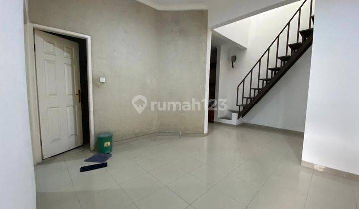 Rumah Bagus Semi Furnished SHM di Singgasana Pradana , Bandung 1