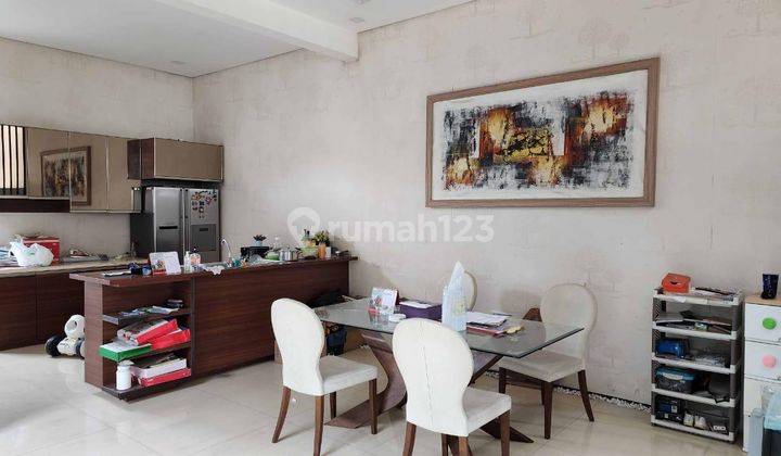 Rumah 3 Lantai Bagus Unfurnished SHM di Singgasana Pradana 

, Bandung 1