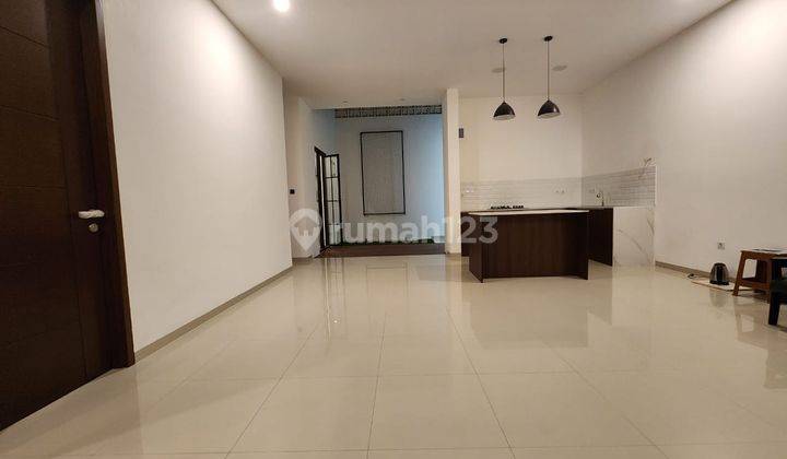 Rumah Bagus Unfurnished SHM di Batununggal, Bandung 1