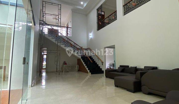 Rumah Bagus Unfurnished SHM di Singgasana Pradana , Bandung 1