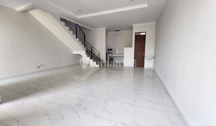 Rumah Bagus Unfurnished HGB di Batununggal, Bandung 1