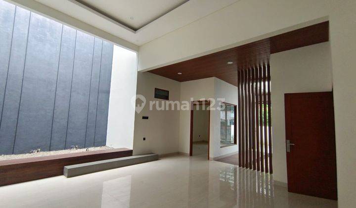 Rumah Bagus Unfurnished SHM di Batununggal, Bandung 1