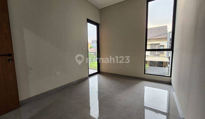 Rumah Bagus Unfurnished HGB di Batununggal, Bandung 2