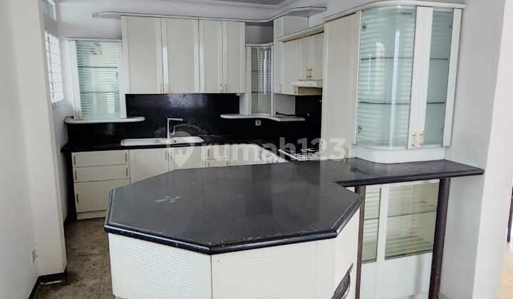 Rumah Setrsari Kulon 2 Lantai SHM Full Furnished Taman Depan Belakang Luas Nyaman Siap Huni 2