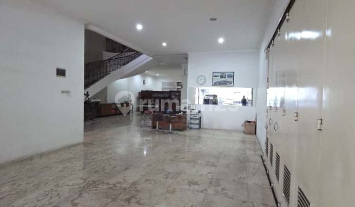 Rumah 2 Lantai Mainroad Sriwijaya SHM Semi Furnished 2