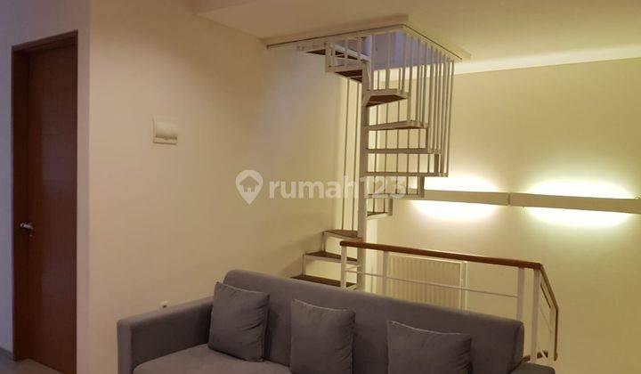 Rumah 2 Lantai Bagus Furnished SHM di Setrasari, Bandung 2