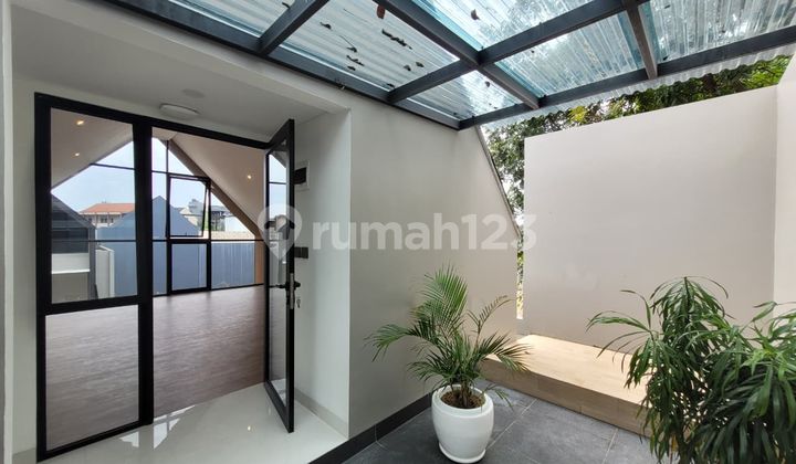 Rumah Baru Smart Home System Setra Duta 3 Lantai SHM Bonus Furnished Siap Huni Rumah Baru Smart Home System Setra Duta 3 Lantai SHM Bonus Furnished Siap Huni