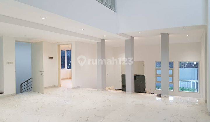 Rumah 3 Lantai Bagus Unfurnished SHM di ~ Setrasari, Bandung 1