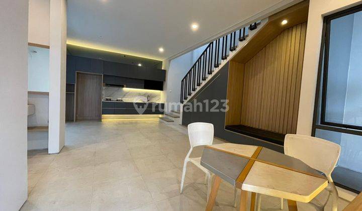 Rumah 2 Lantai Bagus Semi Furnished SHM di Setraduta Casa Grande , Bandung 1