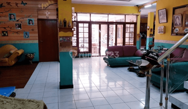 Rumah Bagus Unfurnished SHM di Batununggal, Bandung 2