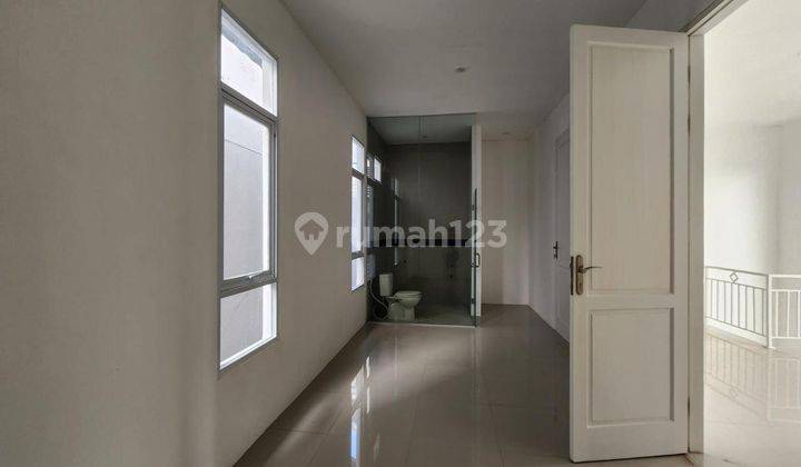 Rumah 2 Lantai Bagus Unfurnished HGB di Mekarwangi , Bandung 2