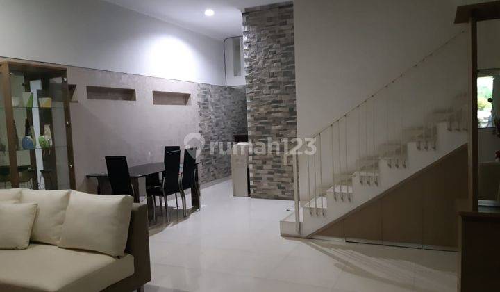 Rumah 3 Lantai Bagus Furnished SHM di Setraduta Cemara, Bandung 2