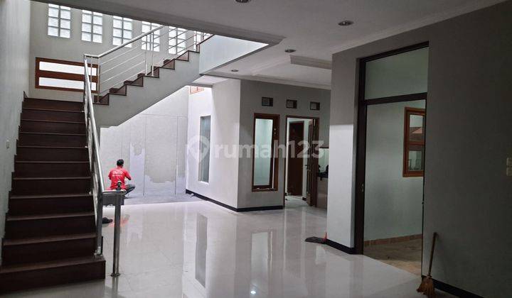 Rumah 2 Lantai Bagus Unfurnished SHM di Taman Kopo Indah 3 , Bandung 1