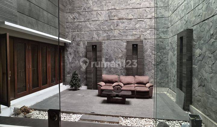 Rumah Bagus Unfurnished SHM di Batununggal, Bandung 1