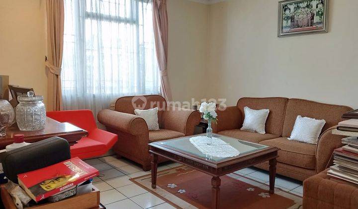 Rumah 2 Lantai Bagus Furnished SHM di Setrasari , Bandung 1