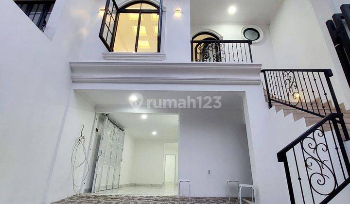 Rumah 3 lantai modern classic terbaik di tebet 1