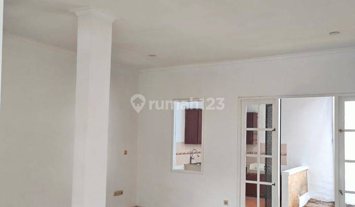 Rumah Bagus 2 Lantai Rapi Siap Huni Harga Nego