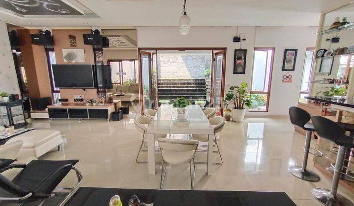 Rumah Mewah Bagus Cozy 2 Lantai Rapi Siap Huni 1