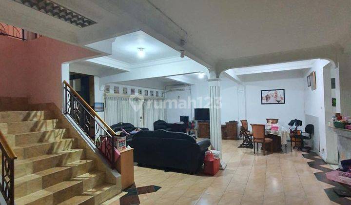 Rumah Bagus 2 Lantai Rapi Dekat Sport Club di Kota Wisata 1