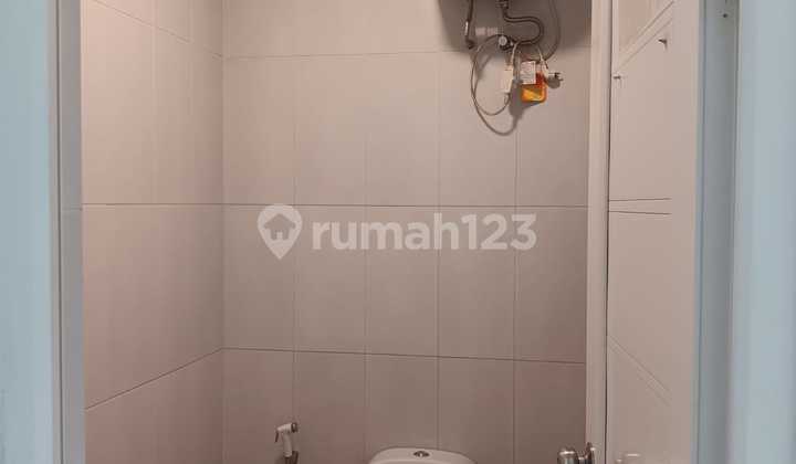 Beautiful Ready-to-Live House, Serene Near Toll Road in Kota Wisata Beautiful Ready-to-Live House, Serene Near Toll Road in Kota Wisata