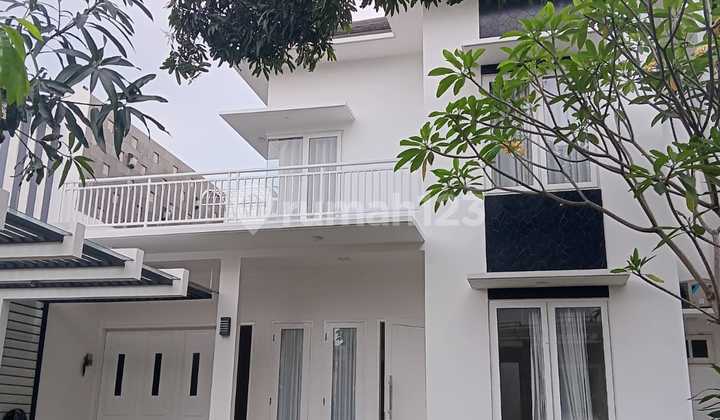 Beautiful Ready-to-Live House, Serene Near Toll Road in Kota Wisata Beautiful Ready-to-Live House, Serene Near Toll Road in Kota Wisata