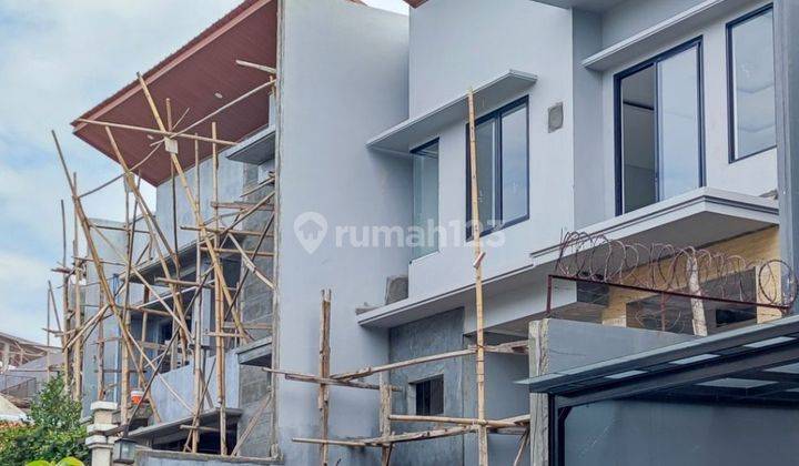 Rumah Baru Mewah 21/2 Lantai,strategis, Shm 1