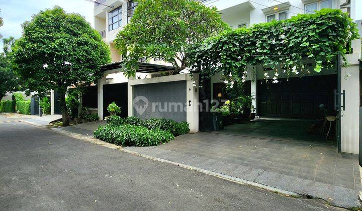 Rumah Modern Classic 3 Lantai Di Pancoran Jakarta Selatan 1