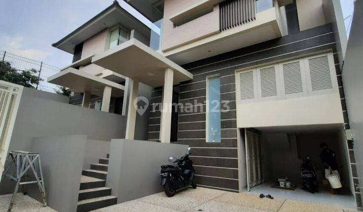 Brand New House 2½ Lantai Design Minimalis Modern 1