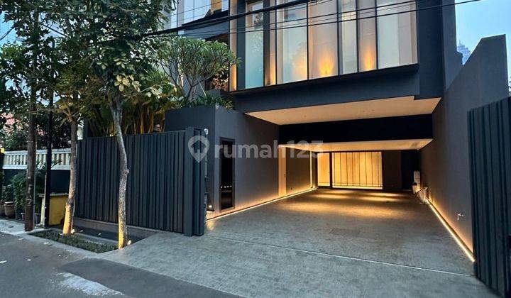 Rumah Baru Design Modern 4 Lantai - Lokasi Sangat Strategis  1