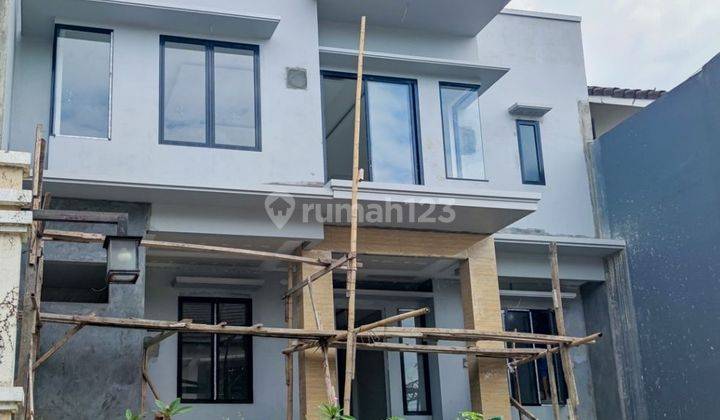 Rumah Baru Mewah 21/2 Lantai,strategis, Shm 2