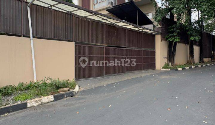 Rumah 3 Lantai Lokasi Premium, Bagus,mewah Hadap Utara Shm 1