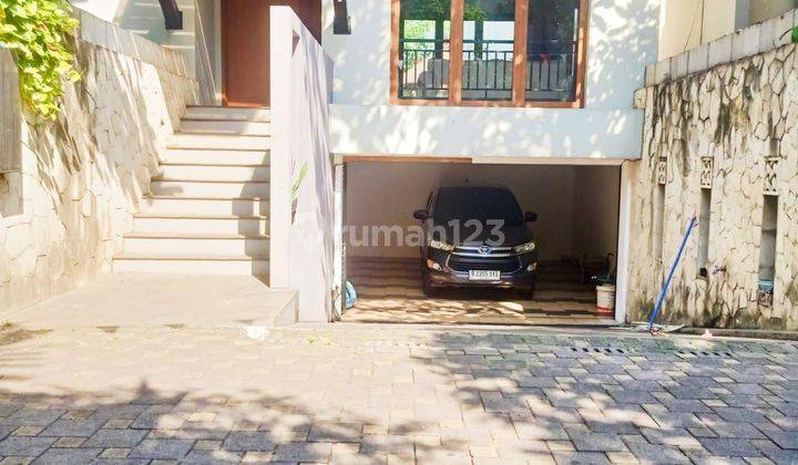 Rumah Mewah Modern Tropis Dalam Townhouse Cantik  1