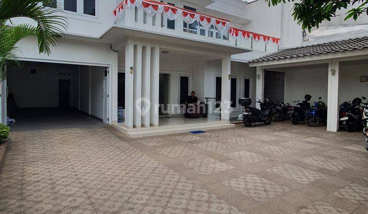 Rumah Kantor Lokasi Sangat Strategis Parkiran Luas 1