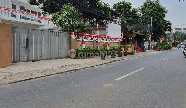 Rumah Kantor Lokasi Sangat Strategis Parkiran Luas 2