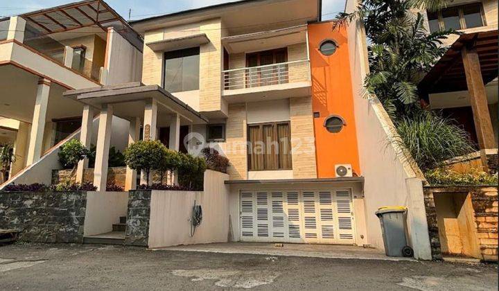 Rumah Cantik Dalam Townhouse 2 Lantai Siap Huni  2