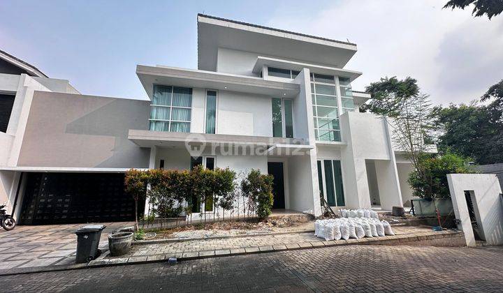 Rumah cantik siap Huni Lokasi Strategis Semi Furnished 1