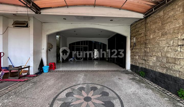 Rumah mewah sewa di Raya Panjang Jiwo Permai, Tenggilis Surabaya
