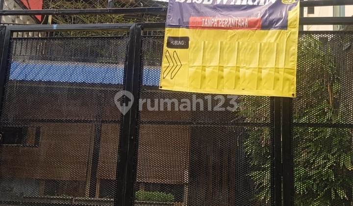 Shop House for Rent on Penghela Bubutan Street, Surabaya 1