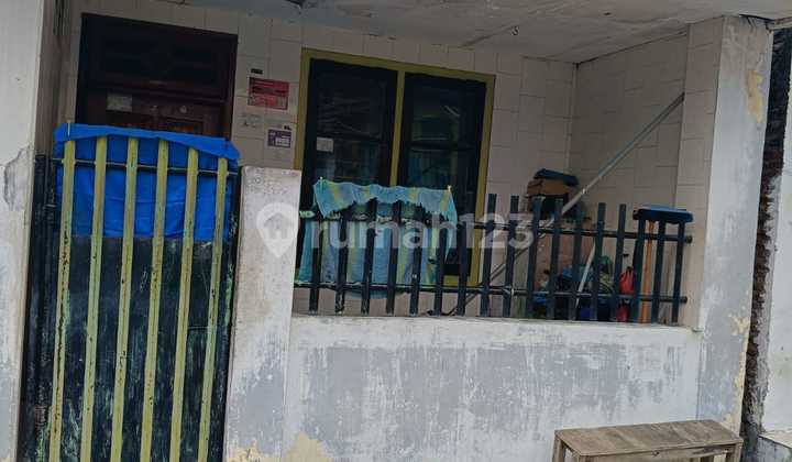 House for Sale on Jagiran Street, Tambaksari, Surabaya 2