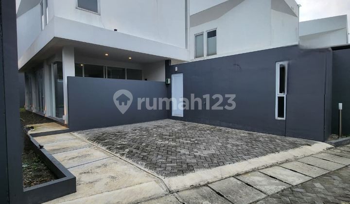 RUMAH MOERN DALAM TOWNHOUSE LEBAK BULUS STRATEGIS DEKAT MRT & TOL