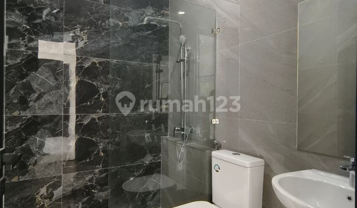 Ready-to-Occupy Luxury House in the Strategic Puspita Loka BSD Complex 2