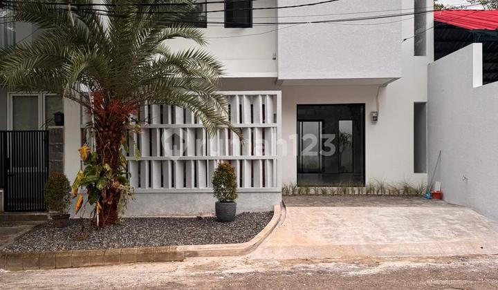 RUMAH MODERN DLM KOMPLEK CIREUNDEU DEKAT MRT DAN TOL LBK BLS