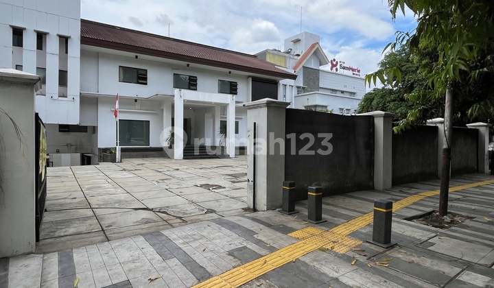 GEDUNG PERKANTORAN LOKASI STRATEGIS PINGGIR JALAN RAYA DEKAT SCBD