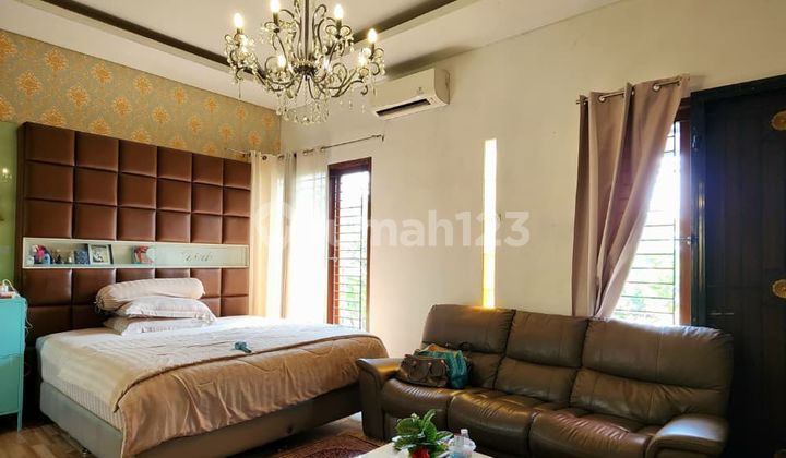 MAIN HOUSE PLUS 27 BEDROOM EXCLUSIVE BOARDING HOUSE, STRATEGICALLY LOCATED IN PEJATEN 2