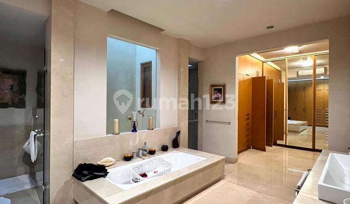 RUMAH NUANSA VILLA DALAM KOMPLEK VILLA CINERE DEPOK  DEKAT MRT 2