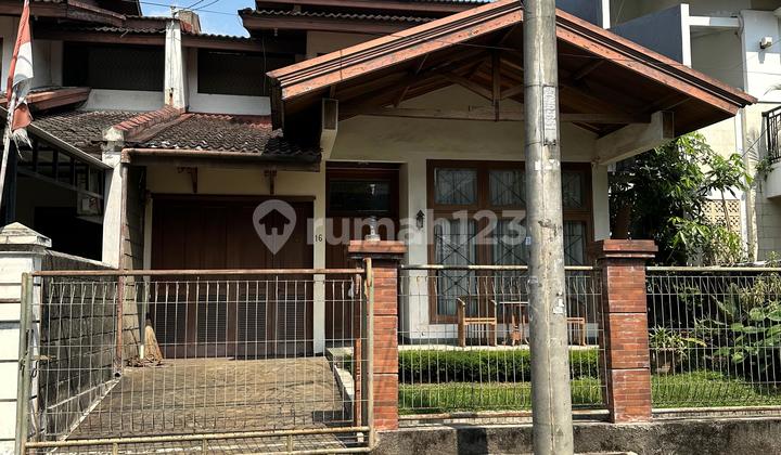 RUMAH HITUNG TANAH DALAM KOMPLEK LEBAK BULUS DEKAT ST.MRT DAN TOL