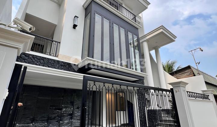 Brand New House American Classic di Cipete Dekat MRT Bebas Banjir